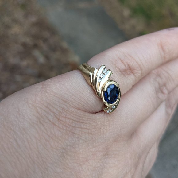 14k Solid Gold Vintage Sapphire Diamond Ring - Picture 5 of 12